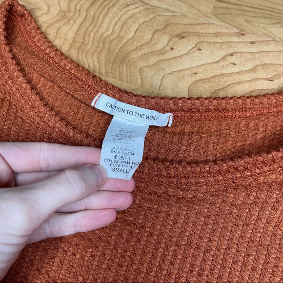 Caution to the Wind Women’s Burnt Orange Waffle Knit Front Tie Sweater Small - Picture 6 of 6